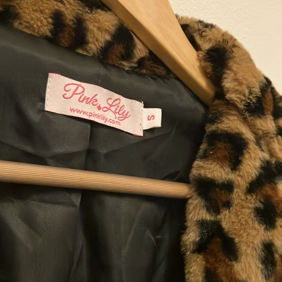 Pink Lily Boutique vegan fur coat leopard cheetah print fuzzy jacket small - Picture 6 of 6